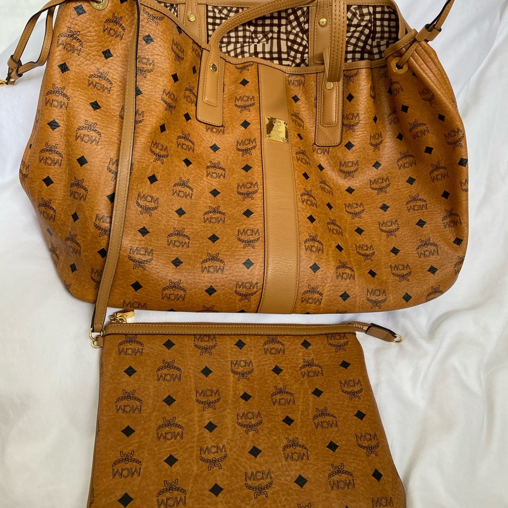 MCM reversible tote Large/GM size barely used